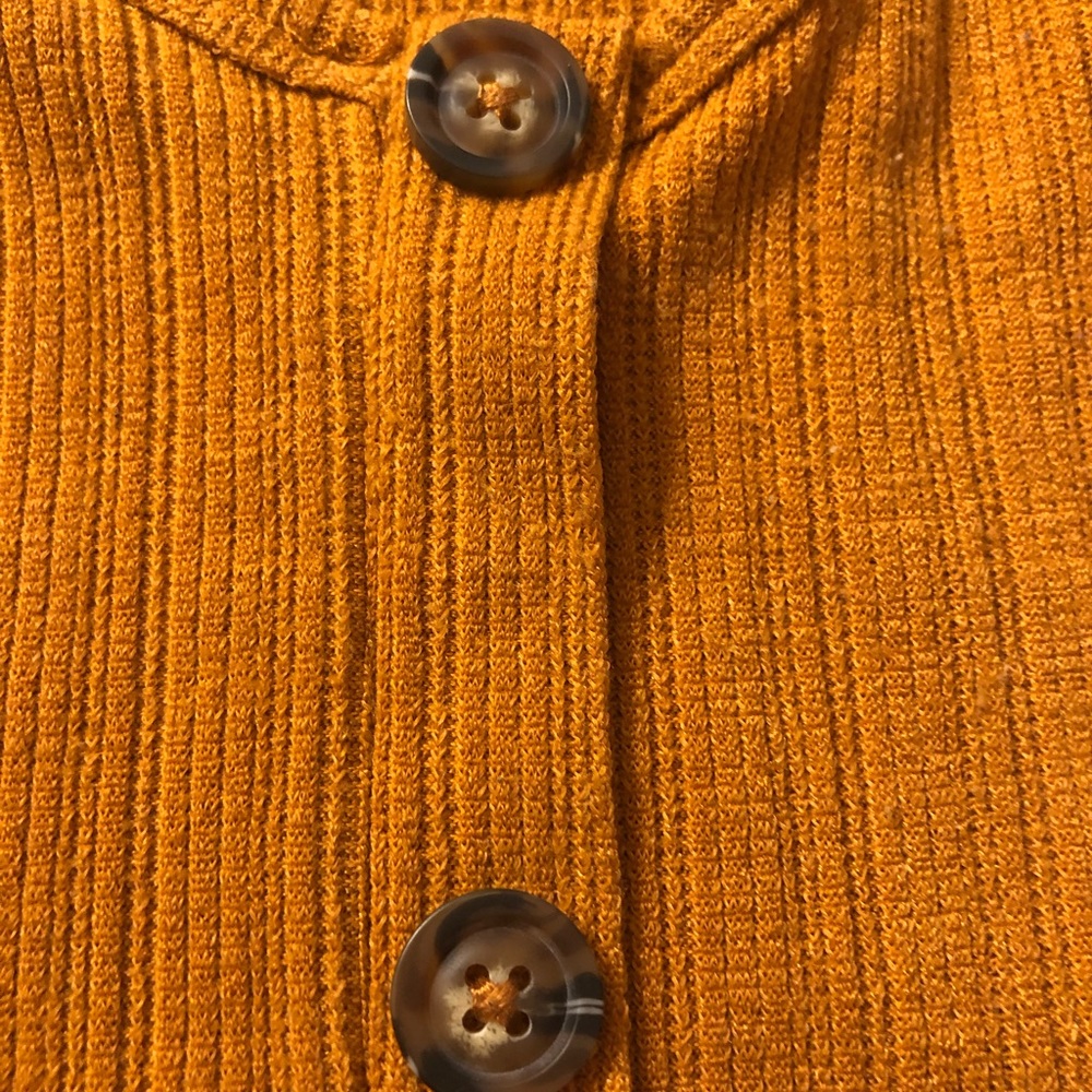 Cute Button Front Tank Top - Picture 4 of 6